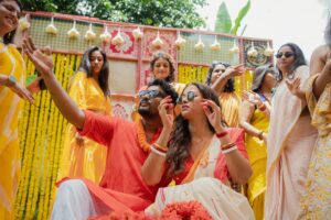Sohini Sarkar Instagram - "পছন্দের দুই মানুষ"
-@shovan_ganguly & @sohinisarkar01 
contact - 7865077955 & @ami_baundule 
.
.
Shoot for - @paanchphoroner_golpo 
.
.
#kolkata #weddingdress #weddingday #weddingphotography #weddingportrait