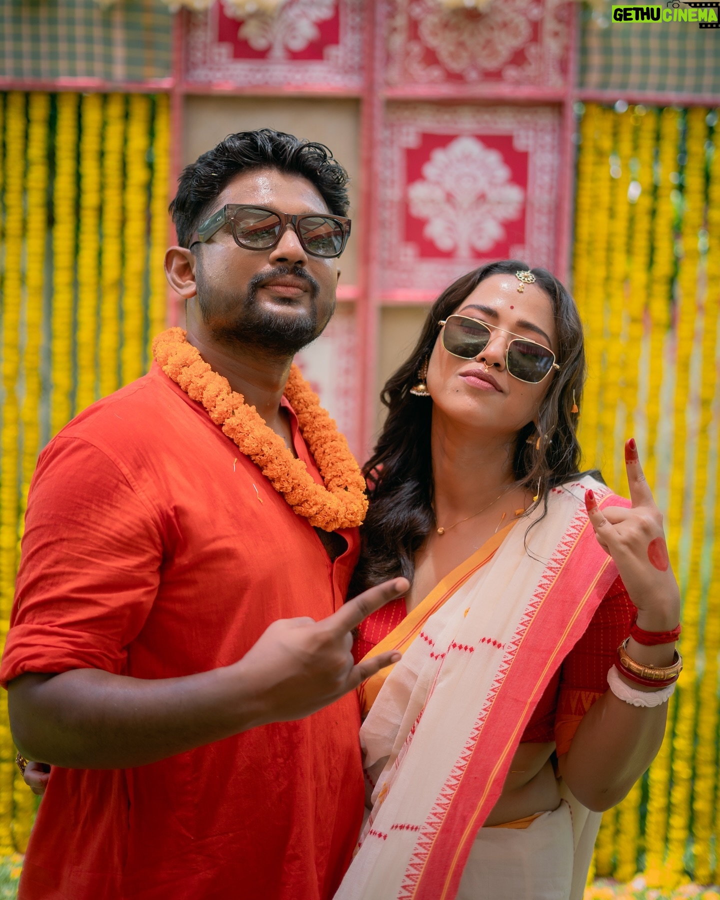 Sohini Sarkar - 66.8K Likes - ❤️ -@shovan_ganguly & @sohinisarkar01
contact - 7865077955 & @ami_baundule
.
.
Shoot for - @paanchphoroner_golpo
.
.
#kolkata #weddingdress #weddingday #weddingphotography #weddingportrait