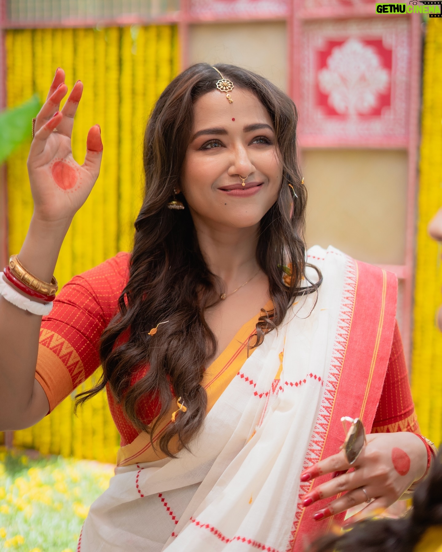 Sohini Sarkar - 124K Likes - ❤️ - @sohinisarkar01
.
.
.
Shoot for @paanchphoroner_golpo
Contact - 7865077955
.
.
#kolkata #kolkataphotography #portrait #weddingportraits