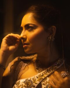 Actress Sonalee Kulkarni HD Instagram Photos and Wallpapers August 2024