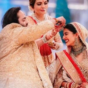 Sonali Bendre Instagram - Congratulations to the wonderful couple, Anant and Radhika! Wishing you a lifetime of happiness together. ❤️ 

Mukesh Bhai and Nita bhabhi, our best wishes to you and your entire family. Thank you for being such spectacular hosts, for your exquisite hospitality, and for making every guest feel special.
The wedding was truly amazing. 

#MukeshAmbani #NitaAmbani #AnantAmbani @radhmerch1610 @mamamagish @aambani1 @shloka11 @anandpiramal
