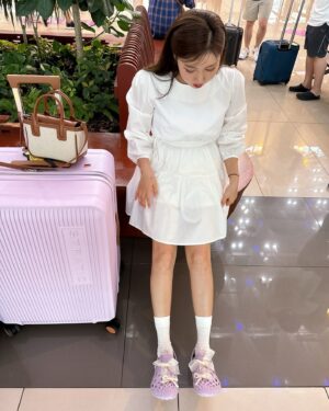 Song Ga-in Instagram - 떠나요 ~☺️✈️🌴 #제주도 🩵
