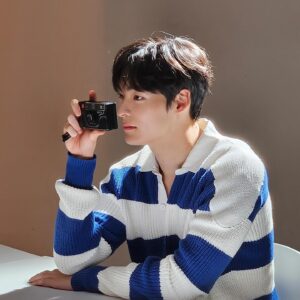 Song Geon-hee Instagram - 함께해줘서 고마워, 오래 보자🫧🩵