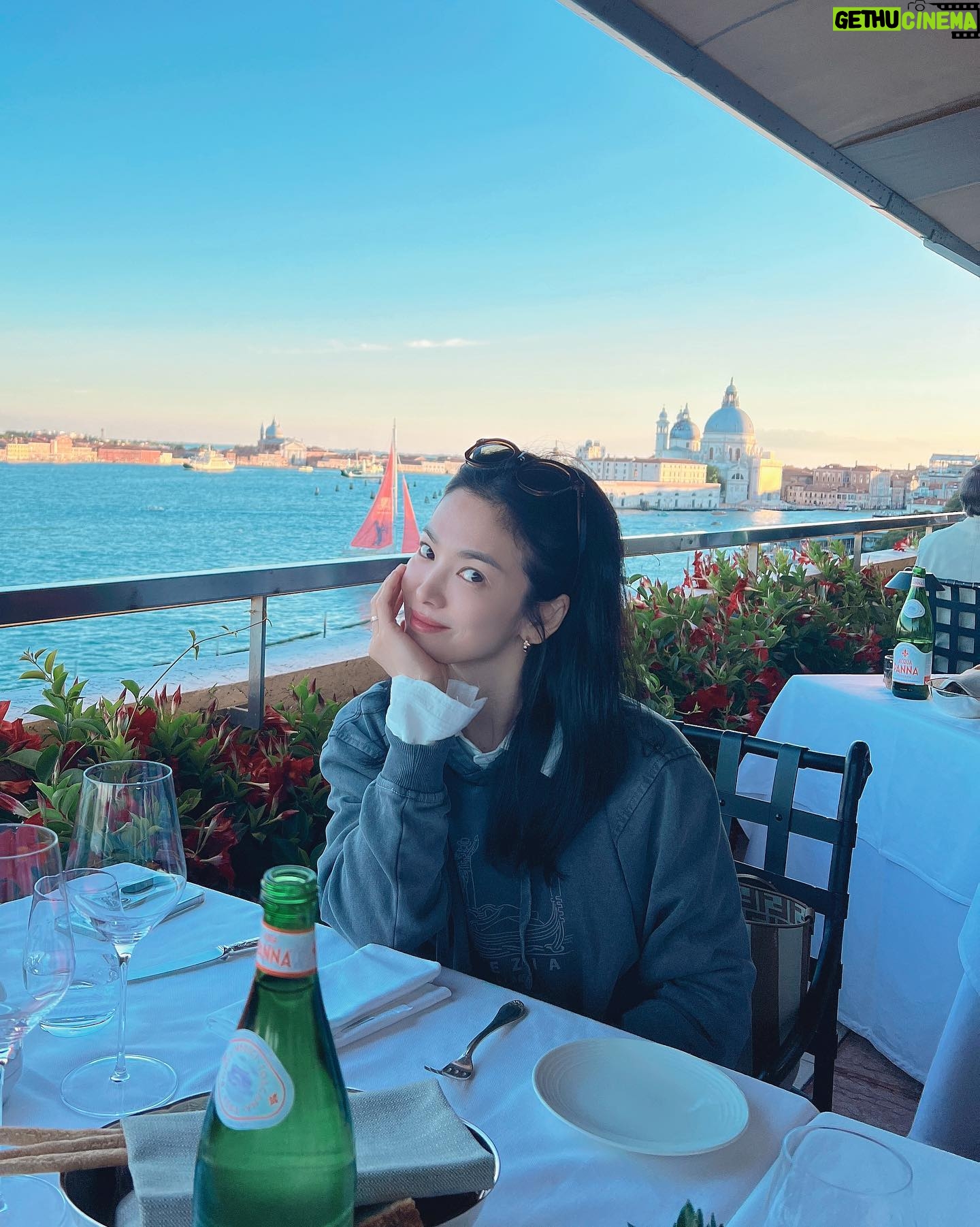 Song Hye-kyo - 2.4 Million Likes - š