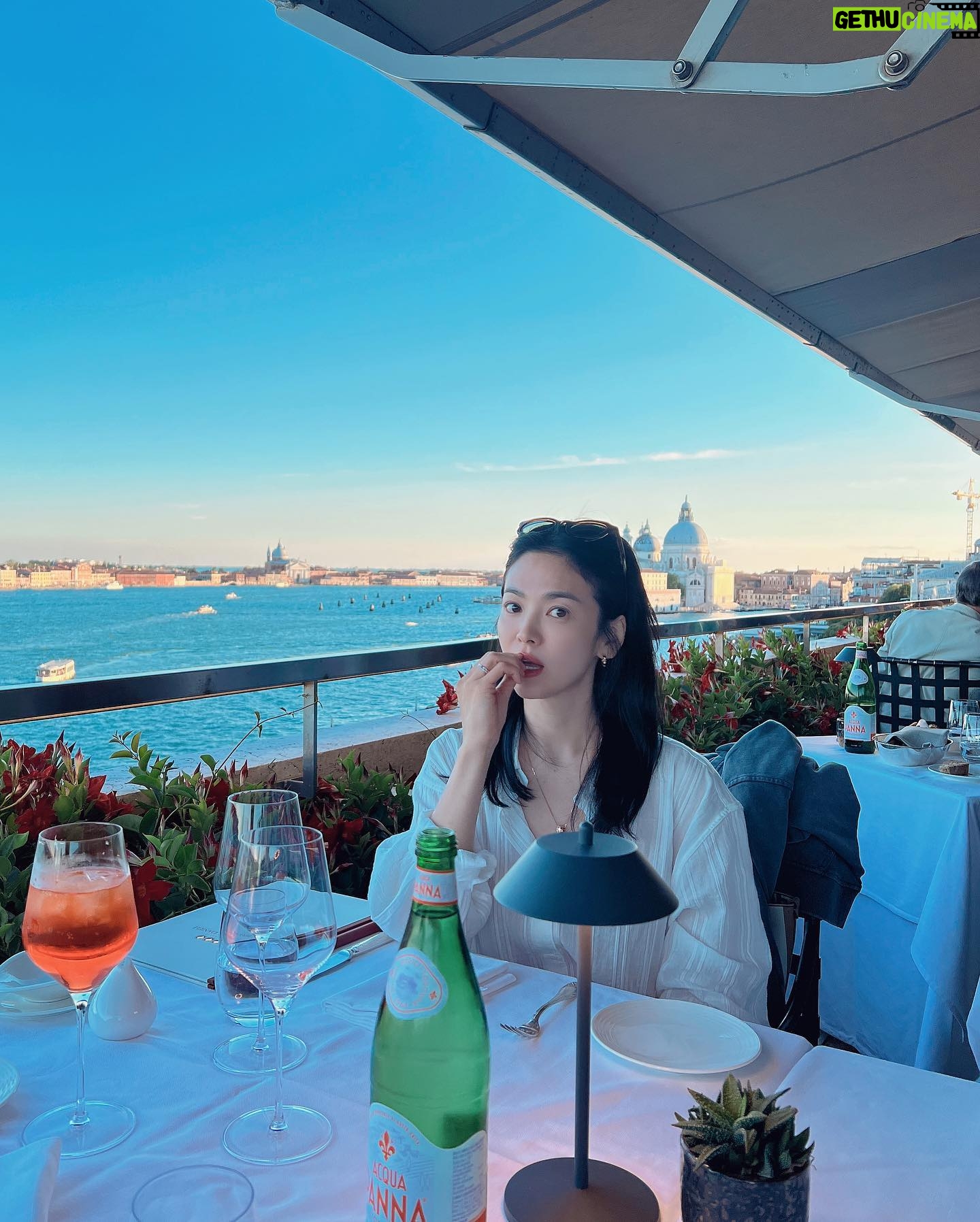 Song Hye-kyo - 2.4 Million Likes - š