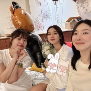 Song Ji-eun Instagram - 사랑하고 축복하는 유민아 결혼 축하해🤍🤍🤍 진한 행복으로가득 채워지길🙏🏻