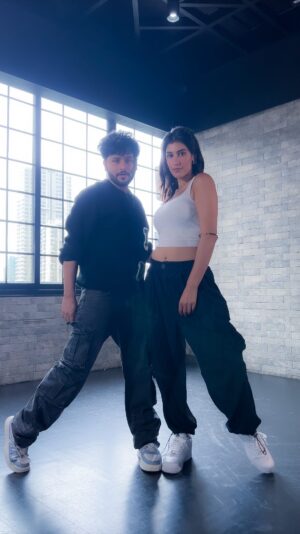 Sonia Rathee Instagram - Tauba Tauba 🔥

Dancing with- super duper talented girl @soniarathee 🔥✌️ Finally yehhh🫶🏻

@vickykaushal09 🔥 @boscomartis @saregama_official  @karanaujla  @dharmamovies 

Shoot & edit - @ritik_thakur2505 

#taubatauba #taubataubasong #dance #vickykaushal