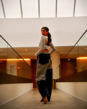 Sonia Rathee Instagram - That fit check though ✅
.
@erth.uae @visitabudhabi #InAbuDhabi