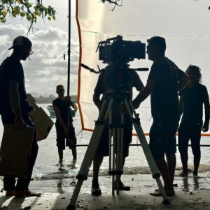 Sonia Rolland Instagram - Tournage 🎬🎥✨

📌 Bloc 2 de @tropiquescriminelsofficiel 

Sous la direction de la merveilleuse @mhcopti 💫

📸 @fabien_sauvaitre 

#TropiquesCriminels #Tournage saison6 @federationstudios @france.tv #Martinique #Madinina