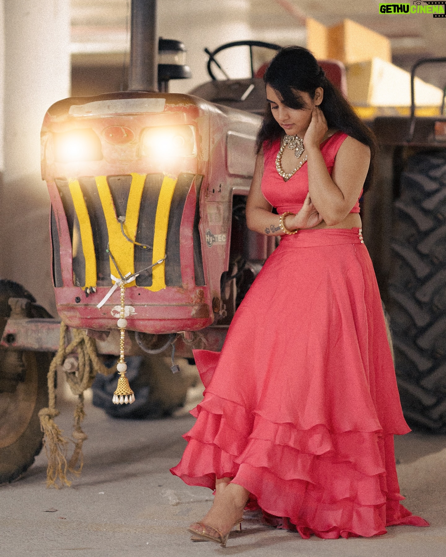 Sonia Singh - 77.3K Likes - 🌷🌷🌷
Jewellery: @goyazsilverjewellery♥️
👗 😘😘 @shilpacouture
P.C @_surya_teja_9 💝