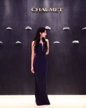 Sonia Sui Instagram - 謝謝chaumet頂級珠寶展邀請。

Chaumet珠寶最吸引我的地方是她細膩優雅之中同時洋溢著自由自在的靈魂。不只是精緻的公主，還是個奔放獨立、也留意生活中隨處可見之美的女孩。

@chaumetofficial
#Chaumet #ChaumetEnScene #ChaumetHighJewelry

Make up @backstagejimywu
Hair  @chuan518
Stylist @eavecning @ningstyling
Photo @hazel_chiu_