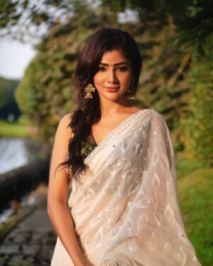 Soniya Bansal Instagram - Life is from the inside out.
When you shift on the inside, life shifts on the outside.