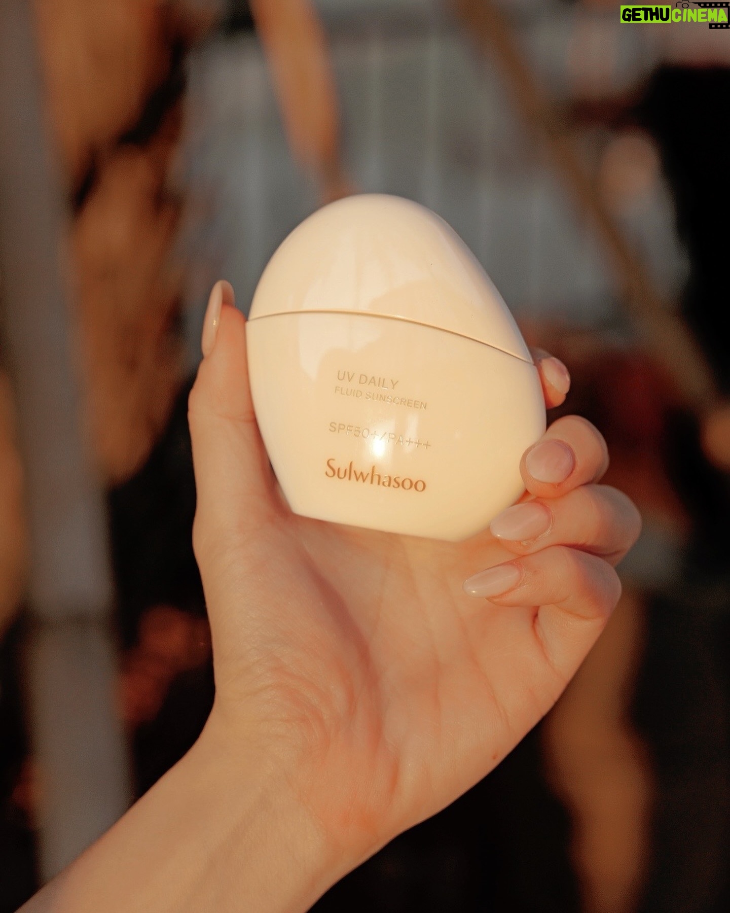 Sonya Pandarmawan - 3.3K Likes - What a fun sunset session with @sulwhasoo.indonesia
So excited for the new UV Daily Fluid Sunscreen SPF 50
It’s an outdoor sun care product that adheres lightly
and finishes matte without any residue. And of course it is perfect for outdoor activities. Also, it’s already water resistant against water, sweat and heat effortlessly.