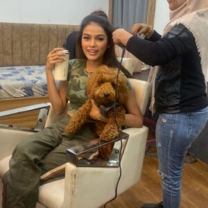 Sonyaa Ayodhya Instagram - My beta on set with me @sonyakabetacharles #dogmum