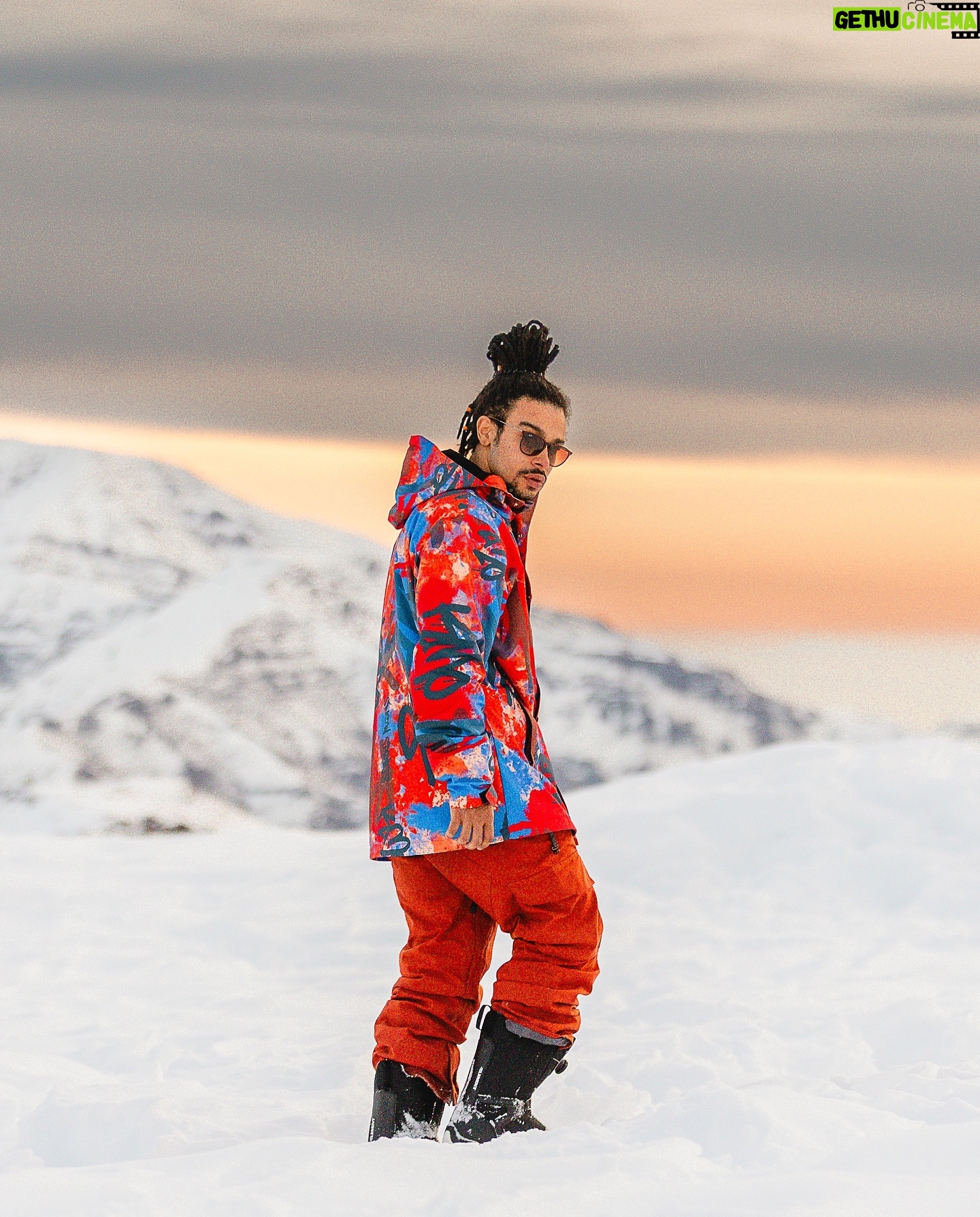 Sophia Abrahão - 3 Likes - Que dia, Chile 🇨🇱❤️❄️
Muito obrigada @km0rental, por tornar a nossa viagem ainda mais incrível ✨
🏂 @km0rental
📸 @fotografobrasileironochile
