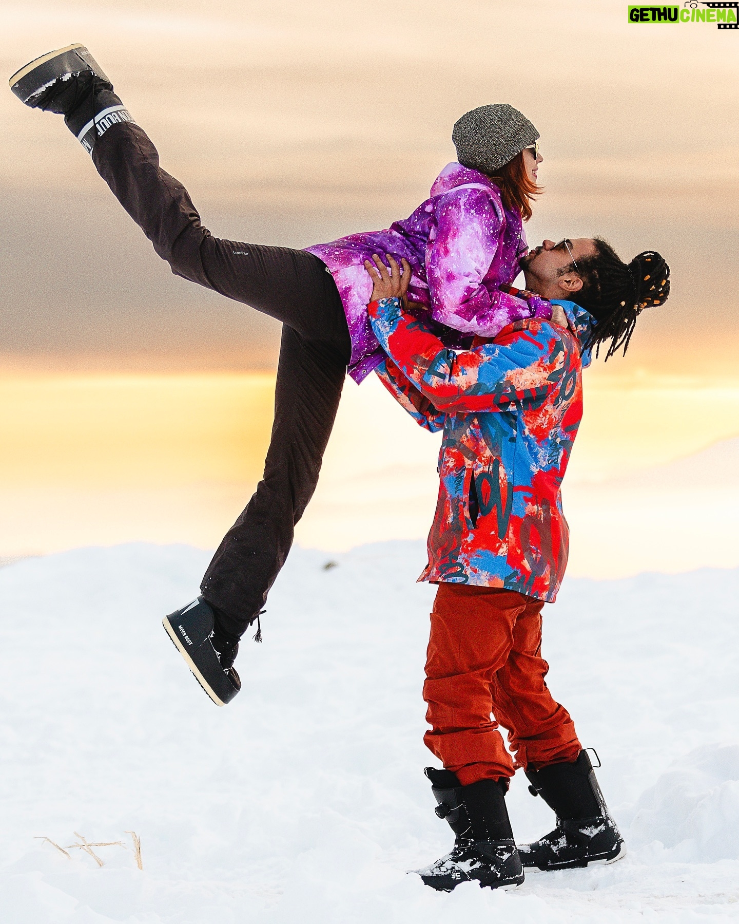 Sophia Abrahão - 3 Likes - Que dia, Chile 🇨🇱❤️❄️
Muito obrigada @km0rental, por tornar a nossa viagem ainda mais incrível ✨
🏂 @km0rental
📸 @fotografobrasileironochile