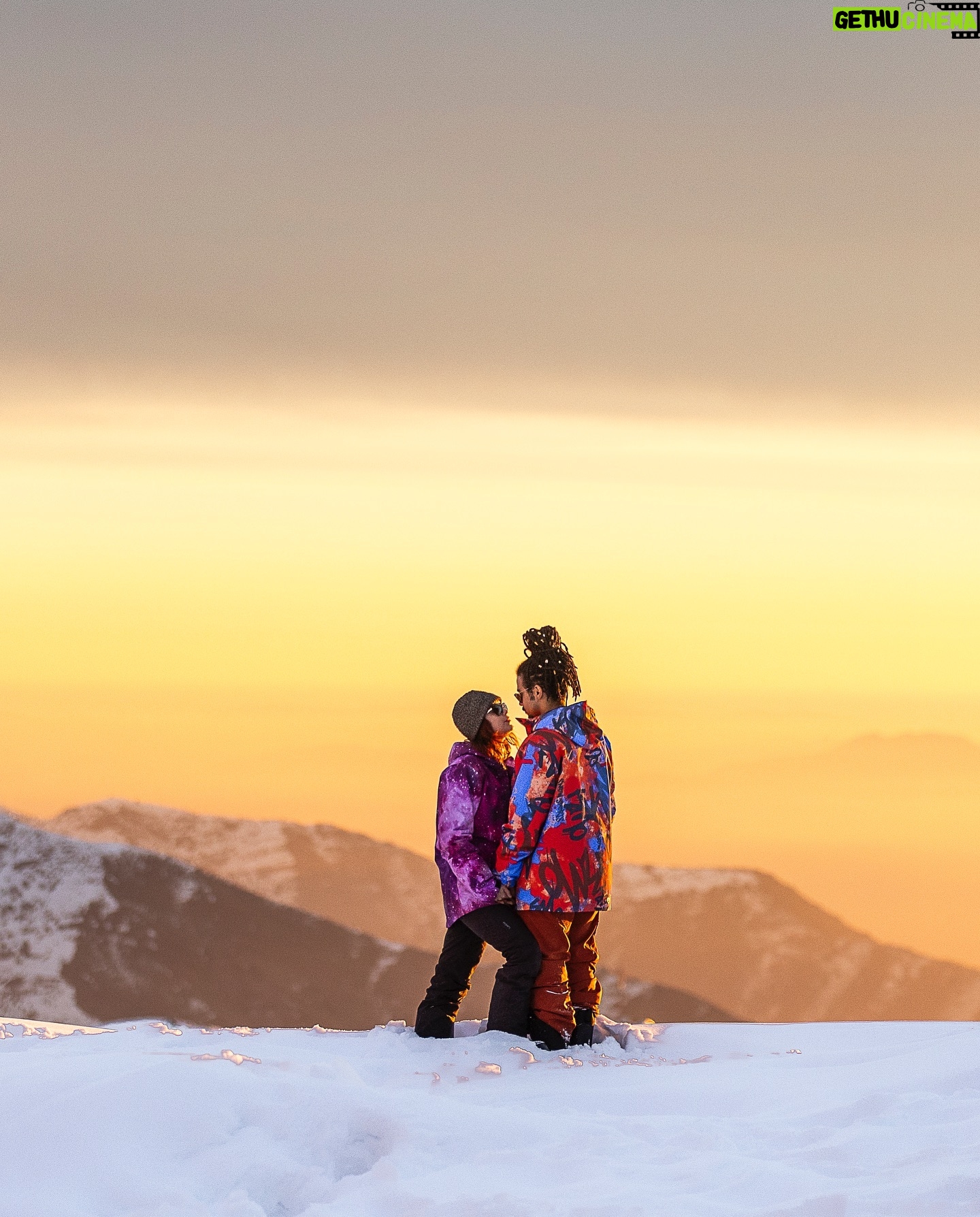Sophia Abrahão - 3 Likes - Que dia, Chile 🇨🇱❤️❄️
Muito obrigada @km0rental, por tornar a nossa viagem ainda mais incrível ✨
🏂 @km0rental
📸 @fotografobrasileironochile