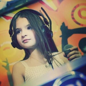 Sophia Valverde Instagram - Há 11 anos na minha festa de 8 anos 💙 

Quem aí é dessa época e que já me acompanhava? 

É gente… a vida passa rápido! Então vamos aproveitar da melhor forma possível! De forma saudável, com muito amor e respeito! 

Em breve…19 anos! Só gratidão!

Obrigada Deus por TUDO 🙌🏻❤️🥰

#amo #happybirthday #aniversario #tachegando #obrigadaDeusporTUDO #gratidão #grateful #hapiness