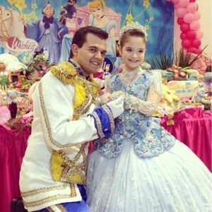 Sophia Valverde Instagram - Há 11 anos na minha festa de 8 anos 💙 

Quem aí é dessa época e que já me acompanhava? 

É gente… a vida passa rápido! Então vamos aproveitar da melhor forma possível! De forma saudável, com muito amor e respeito! 

Em breve…19 anos! Só gratidão!

Obrigada Deus por TUDO 🙌🏻❤️🥰

#amo #happybirthday #aniversario #tachegando #obrigadaDeusporTUDO #gratidão #grateful #hapiness