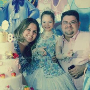 Sophia Valverde Instagram - Há 11 anos na minha festa de 8 anos 💙 

Quem aí é dessa época e que já me acompanhava? 

É gente… a vida passa rápido! Então vamos aproveitar da melhor forma possível! De forma saudável, com muito amor e respeito! 

Em breve…19 anos! Só gratidão!

Obrigada Deus por TUDO 🙌🏻❤️🥰

#amo #happybirthday #aniversario #tachegando #obrigadaDeusporTUDO #gratidão #grateful #hapiness