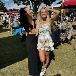 Sophie Lloyd Instagram - Bit of a change from the usual fishnets and hotpants 🥂

#regatta  #henleyregatta #family