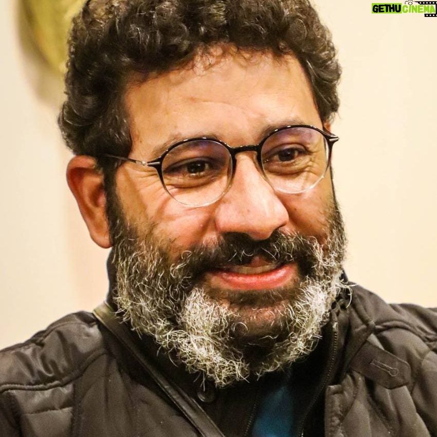 Soroush Jamshidy - 19.8K Likes - گفتی بیا زندگی خیلی زیباست
دویدم
چشم فرستادی برام تا ببینم
که دیدم
پرسیدم این آتشبازی تو آسمون معناش چیه
کنار این جوب روون نعناش چیه
این همه راز
این همه رمز
این همه سر و اسرار معماست؟
آوردی حیرونم کنی که چی بشه؟ نه والله
مات و پریشونم کنی که چی بشه؟ نه بالله
حسین پناهی
Photo by: @pouya.kamrani.pv