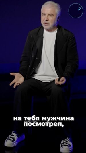 Soso Pavliashvili Instagram - Современное понятие феминизма превратилось в бунт, женский бунт против всего мужского. Конечно же, женщины правы в отстаивании своих интересов: борьба за право голоса, учебу в университетах, работу по специальности и честную оплату труда наравне с мужчинами.
Но, к сожалению, сегодня женщины объединяются в коалиции под названием «Я САМА». И, на мой взгляд, противоречат себе, так как при этом хотят быть хрупкими, женственными, чтобы мужчина ухаживал, поддерживал (финансово в том числе). А как быть мужчинам? Мы лишний раз боимся подойти к девушке, чтобы помочь донести тяжелую сумку, потому что это «дискриминация по половому признаку», и она сама все может донести! 
Почему мужчины не выходят на митинги? А нам есть, что сказать: большая часть наших доходов уходит на карманные расходы женщин – это не дискриминация? Мы зарабатываем, а женщины тратят…😅(шутка) 
В 2024 году у женщин есть все возможности делать то, что они считают нужным! Но не стоит все-таки забывать, что они женщины и ничего плохого в этом нет, им позволительно быть нежными и слабыми! 

Мы все рождены для любви! Женщины, дайте нам возможность любить вас и заботиться! ❤️

#сосопавлиашвили #женщины #мужскоеженское #интервью #интересное #viral