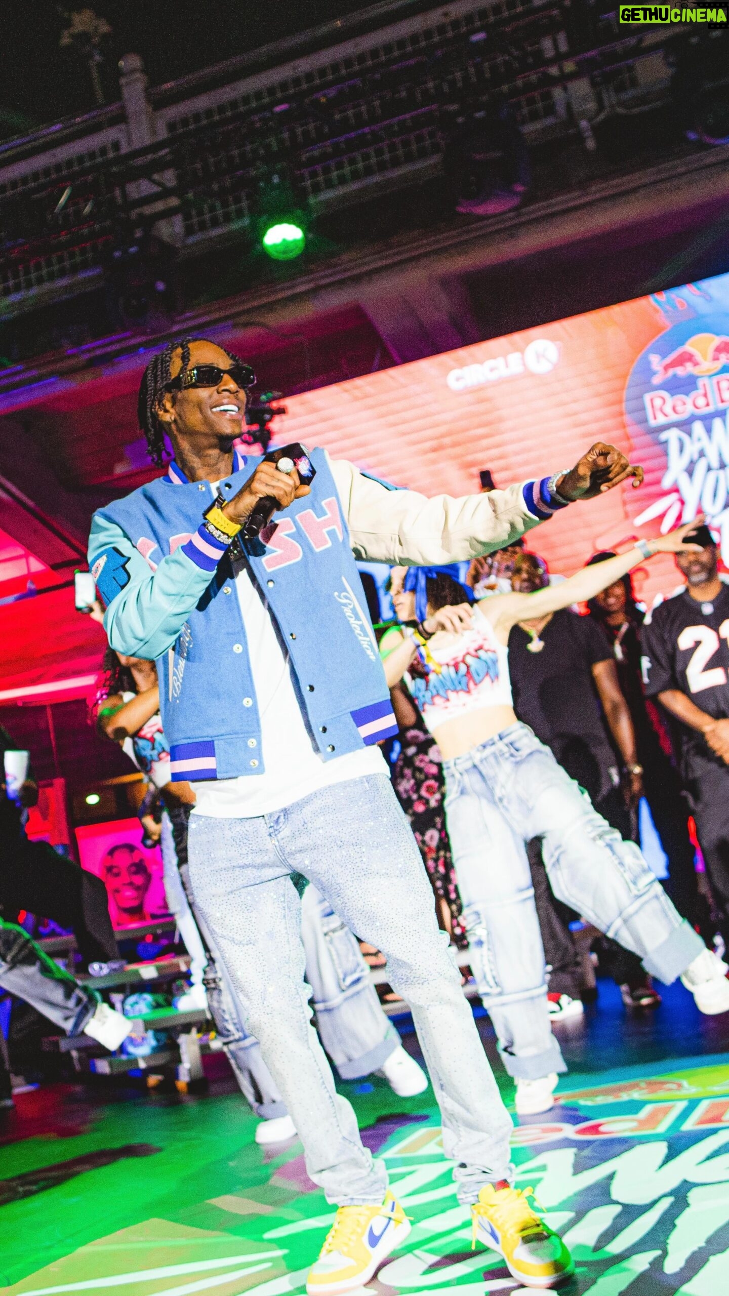 Soulja Boy - 88.2K Likes - Ooohh we feelin’ it now! 😤 Soulja Boy got everybody movin’ with this song 😎
⏪ Rewind to this showcase at this year’s Red Bull Dance Your Style National Final USA 💯
🎵: Crank Dat by @souljaboy
#redbulldanceyourstyle #redbulldance #dance #usa #showcase #souljaboy
