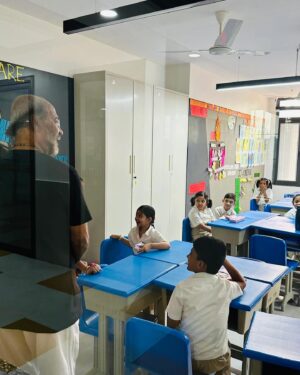 Soundarya Rajinikanth Instagram - My son didn’t want to go to school this morning 🌞… and SUPERHERO THATHA dearest took him to school himself 🤗❤️🤗❤️🤗❤️🤗 you are the best in EVERY ROLE you play .. on and off screen my darling appa 🥰😘🥰😘😍😍😍🥰😘🥰😍😍🥰 #BestGrandfather #BestFather #JustTheBest