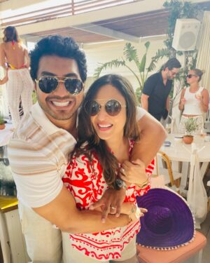 Soundarya Rajinikanth Instagram - With my husband dearest .. two very different and very special occasions we celebrated this month 😀❤️😄 #Love #MakingMemories #Mr&Mrs #Blessed