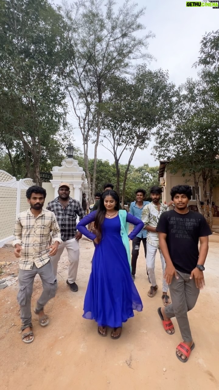 Soundarya Reddy - 42.3K Likes - Crazy reel with my boys 😂😂
Dress - @uski_designer_studio my love ❤️
Vc - @tillu________3 🤣