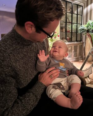Splinter Chabot Instagram - 💖🍾✨Verlate onsamenhangende fotodump! 💖 Laatste dagen van het oude jaar afsluiten en eerste dagen van het nieuwe jaar beginnen in deze fijne bubbel 💖 

1: ik wil papa worden 😉🙃
2: Coco wil wandelen 💖 
3: Blijven zelf ook kinderen, hè @caatjebbb 💖
4: Weerwolven op oudejaarsavond 
5: vuurwerk 🎆 
6: Oud&Nieuw Groeppa 💖
7: Met baby Scout 🤩
8: Ontbijtsessies
9: nog meer wandelen
10: Nieuwjaarsduik 😱💦