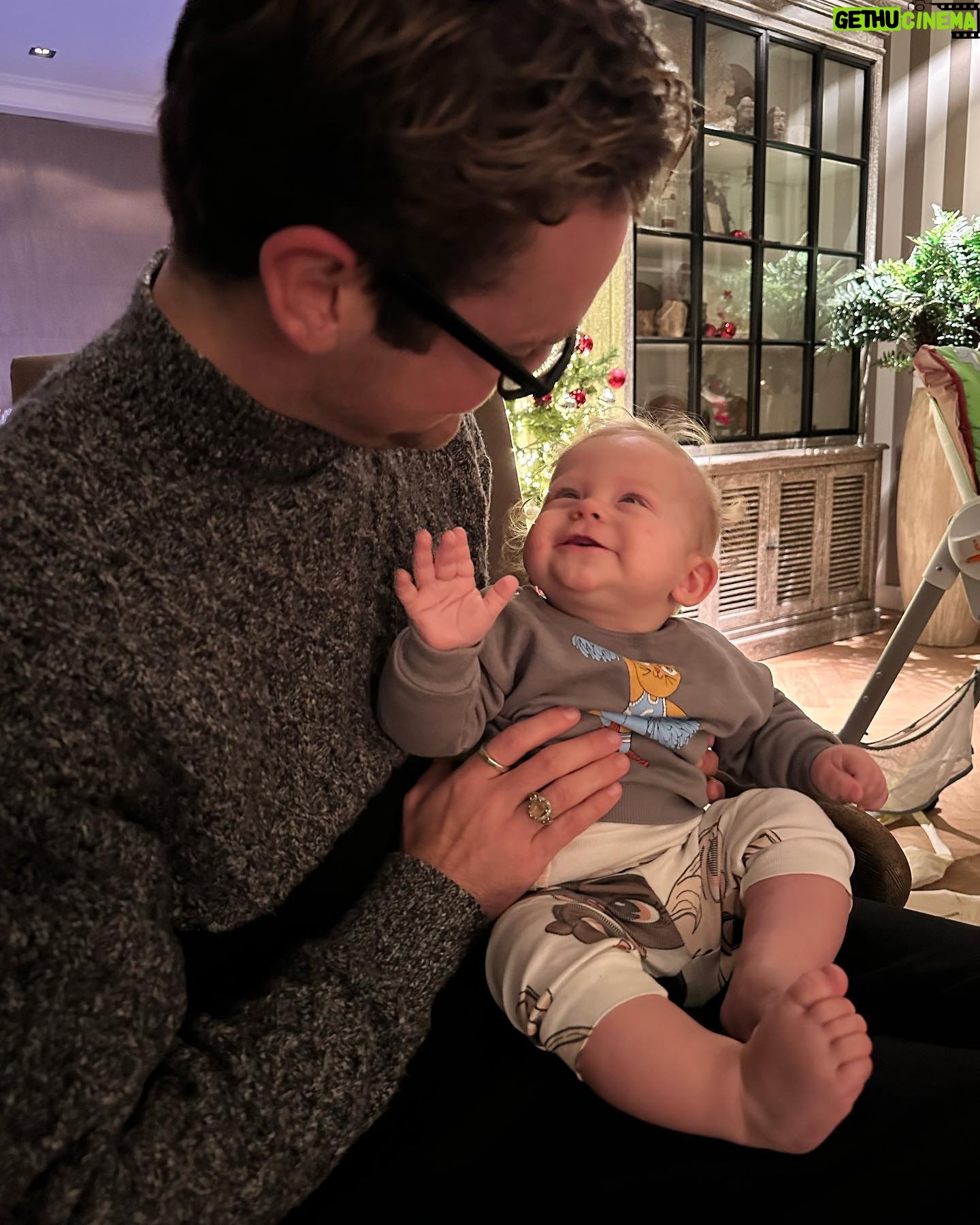 Splinter Chabot - 5K Likes - 💖🍾✨Verlate onsamenhangende fotodump! 💖 Laatste dagen van het oude jaar afsluiten en eerste dagen van het nieuwe jaar beginnen in deze fijne bubbel 💖
1: ik wil papa worden 😉🙃
2: Coco wil wandelen 💖
3: Blijven zelf ook kinderen, hè @caatjebbb 💖
4: Weerwolven op oudejaarsavond
5: vuurwerk 🎆
6: Oud&Nieuw Groeppa 💖
7: Met baby Scout 🤩
8: Ontbijtsessies
9: nog meer wandelen
10: Nieuwjaarsduik 😱💦