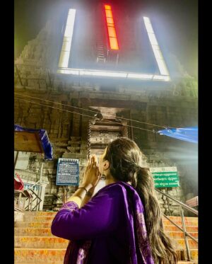 Sreemukhi Instagram - Edukondala vaada 
Venkata Ramana 
Govinda Govinda 🙏🏻🧿✨🥹
Modati sari metlu ekkamu! 🥹

#tirupati #tirumala #firsttimeever #sreemukhi
