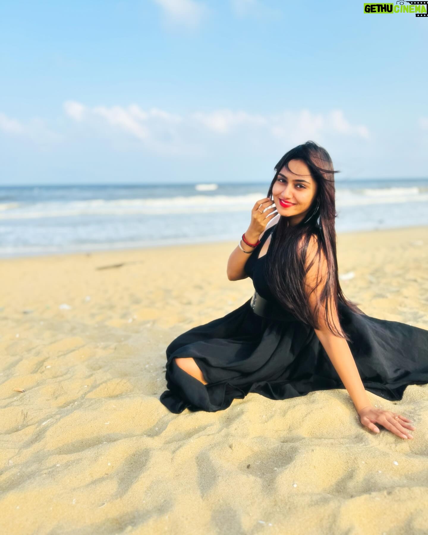 Sreethu Krishnan - 86.9K Likes - Hello makkaleeeeyyy 🖤
#sreethukrishnan
