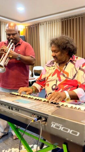 Srikanth Deva Instagram - 🎶Oruu onu onuu Song Vibes🎺
#aai #sarathkumar #anuradhasriram 
#srikanthdeva #srikanthdevamusic #srikanthdevamusical #srikanthdevasongs #srikanthdevafans #srikanthdevahits
