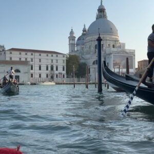 Sririta Jensen Instagram - Buongiono Venezia!! Babymoon trip🌙 Thank you so much my super sweet hubby🩷 Love you to the moon and back 🌕