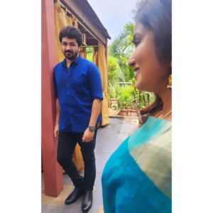 Srithika Instagram - “Love is friendship on fire.”💙💙💙
.
With @ssr_aaryann ❤️
.
Muah @_chitras_makeup_artist_28 
.
#srithikaaryann🧿 #husbandandwife🧿 #love #married #friends #friendship #family #celebration #happy #joy #colourful #sweet #fun #blessed #thankinggod