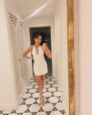 Sriti Jha Instagram - Many mirrors many pictures