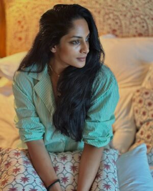 Sriya Reddy Instagram - Something about an empty chair ….. ! 📸 @hazilmjalal