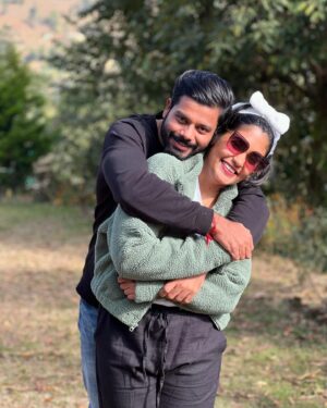 Sruthi Shanmuga Priya Instagram - Not considering this day as 1 year without you. 
It is gonna be a lifetime with you, anywhere, everywhere until eternity ♾️🫶🏻🦋 I’ll be your Sruthi and you’re mine silk 😘  @arvind__shekar 

~Aravind’s Sruthi 🦋♾️

#loveyouhusband