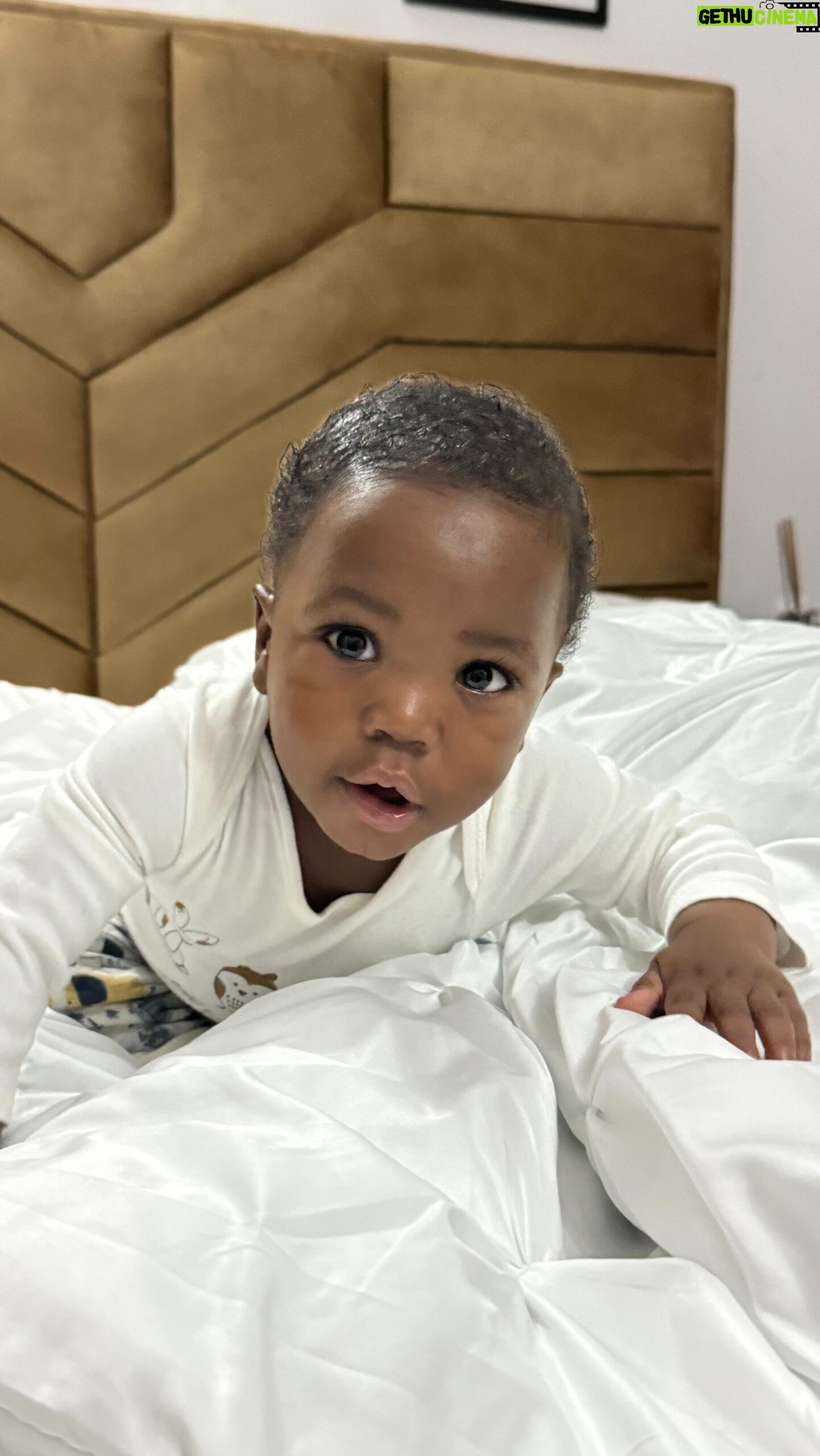 Stan Nze - 74.4K Likes - Someone should tell my Daddy and Mummy to give me food o. No be me be economy 😭😭😭
#TheNzes #JayBobo #Ngozichierika
