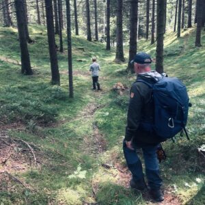 Steinar Sagen Instagram - Skogens gull leverer. 

@catrinsagen 
@naturkompaniet.no 
@reviroslo 
@radium_instruments_norge 
@nortent_of_norway 
@helleknives