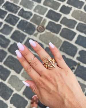 Stéphanie Durant Instagram - Mom to be 💕

Nouveaux bijoux @aparanjan_paris ✨ Une marque de bijoux que j’affectionne depuis des années, vous le savez 🙏🏽Vous avez des bijoux personnalisables également : -20% avec VIP20 🖤