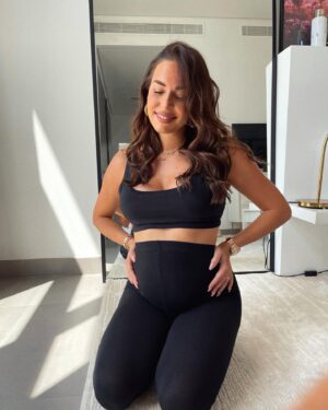 Stéphanie Durant Instagram - 9 mois vs 4 mois 🥺  15 kilos d’amour 💜