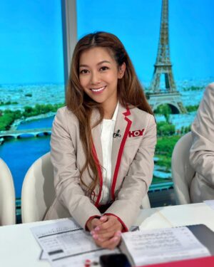 Stephanie Ho Instagram - 今晚準時11pm LIVE 係HOYTV 77台同大家準備睇奧運開幕禮！LETS GOOOOOOO!

@hk.hoy 
@paris2024