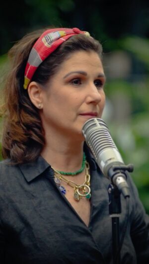 Stephanie J. Block Instagram - ✨ EXCLUSIVE ✨ We’re So In Love with @stephaniejblock’s intimate performance outside the @barbicancentre 🤩

🏷️ [ @kissmekateuk #kissmekate #musical #musicaltheatre #westend #westendtheatre #london #londontheatre #soinlove ]