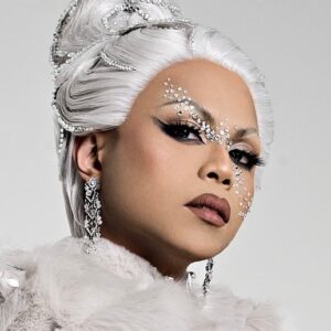 Stephanie Prince Instagram - Trade came on my face, and it crystallized. And now im a glamazon bitch ready for the runway 🥶❄️
•
•
•
Hair @madebymalmas
Make up inspired @tianadaze 💖
•
#canadasdragrace #canadavstheworld