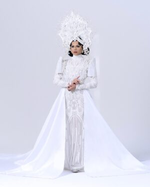 Stephanie Prince Instagram - This FILIPINA is STUNNALINA!! •
•
Lewk @patrick_isorena 
Hair @dragdaddywigs 
Nails @nailed.by.indigo 
Photo @eluvieracosta @masstudiosintl 
#canadasdragrace #canadavstheworld #dragrace