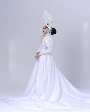 Stephanie Prince Instagram - This FILIPINA is STUNNALINA!! •
•
Lewk @patrick_isorena 
Hair @dragdaddywigs 
Nails @nailed.by.indigo 
Photo @eluvieracosta @masstudiosintl 
#canadasdragrace #canadavstheworld #dragrace